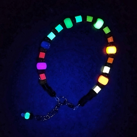 GLOW BRACELET - Picture 8 of 16